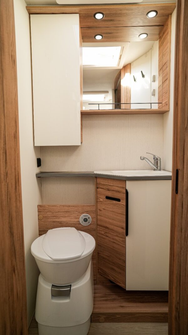 Bavaria T 726 FC Nomade – Image 24