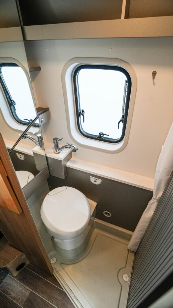 Adria Twin 600 SP – Image 13