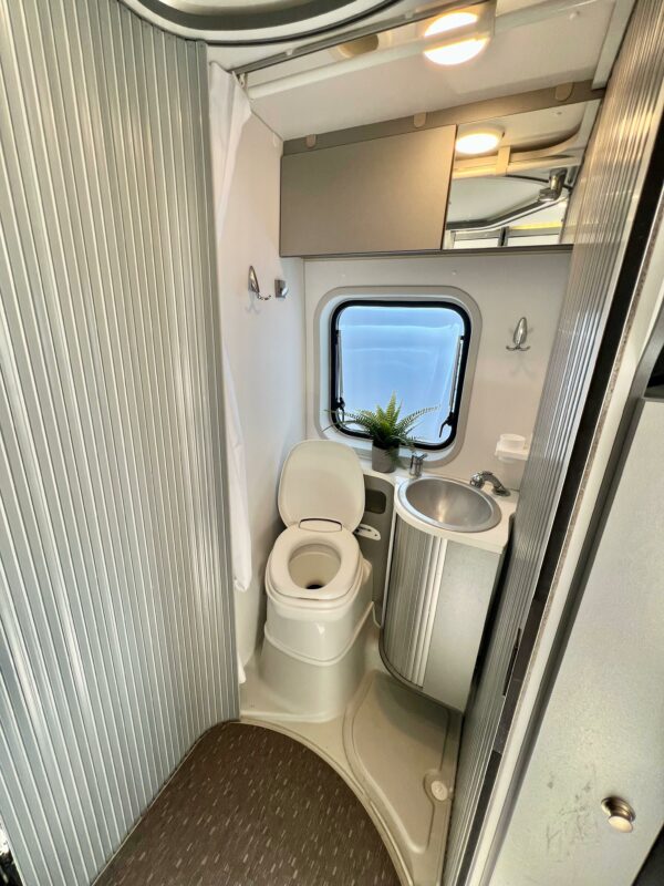 Agence de Rouen : Adria Twin 600 SPT 50TH – Image 15