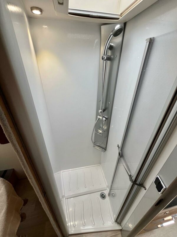 BAVARIA I 740 Style – Image 10