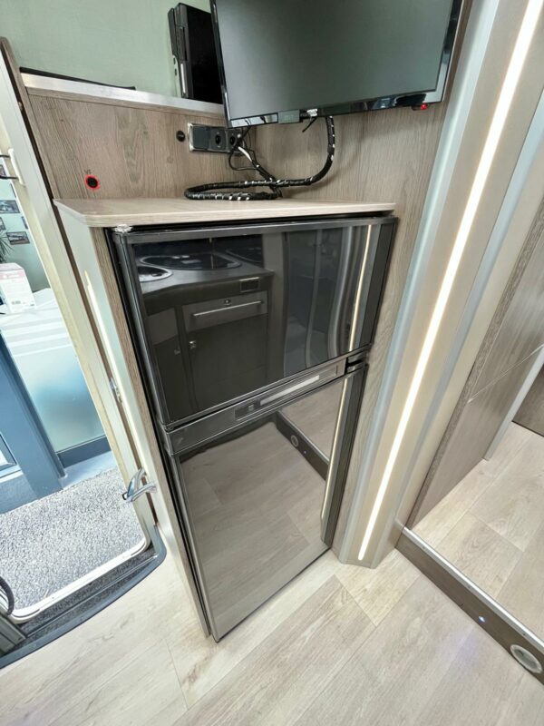 Challenger 358 EB Graphite Edition – Image 14
