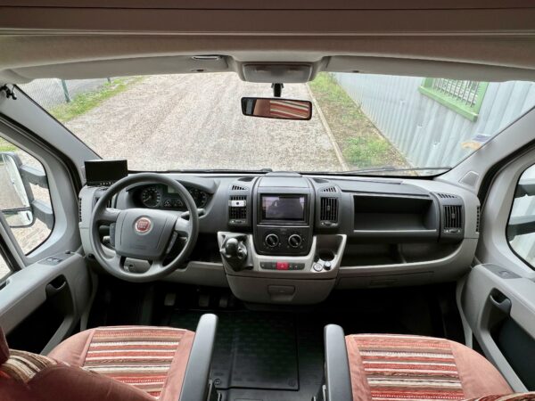 Agence de Rouen:  Eura Mobil Terrestra T 670 SB – Image 9