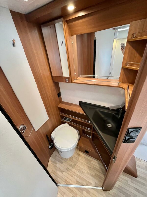 LMC Explorer I 745 Sportline – Image 10