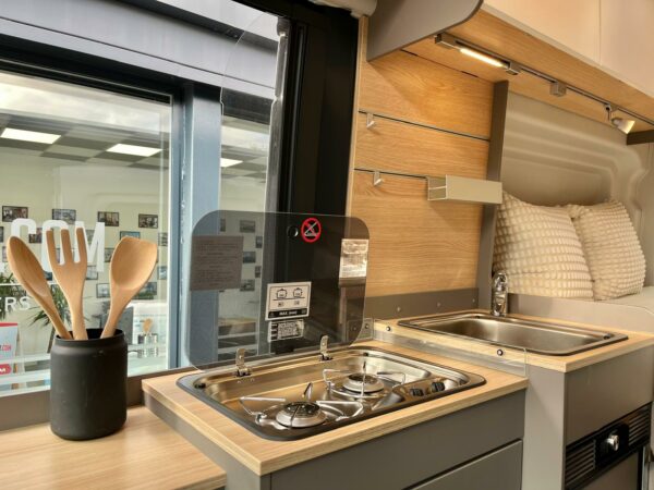 LMC Innovan 590 – Image 12