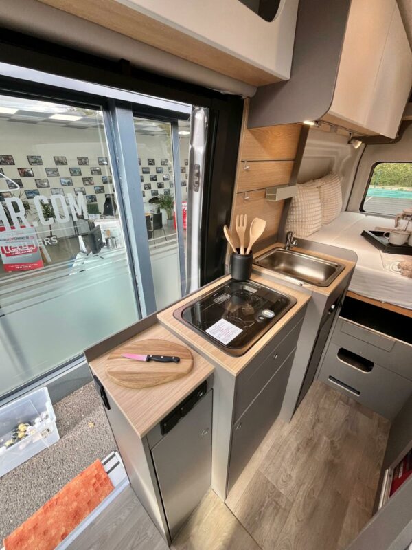 LMC Innovan 590 – Image 11